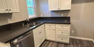 Desirable 3 bedroom 2 bath home Gallery 11
