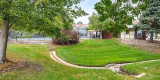 Charming 2BR Tpwnhome in Aurora Gallery 24