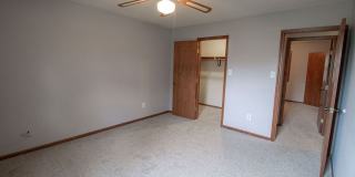 Spacious 3 bedroom w/ fenced yard Gallery 19