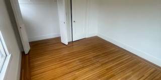 Great House in Oakland with a yard! 2 Beds, 1 Bath Gallery 37