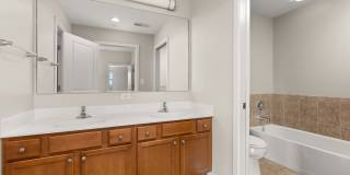 Kingston Pointe Apartments Gallery 10