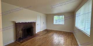 Cute 4-Bedroom Duplex w/Attached Garage in Seward Park Area in Seattle!! Gallery 9