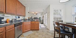 LARGE 4 BEDROOM HOME NEAR MILITARY BASE AND BAY Gallery 9