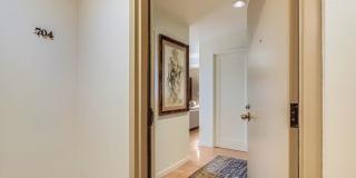 Spacious condo at the iconic Watermark Towers Gallery 3