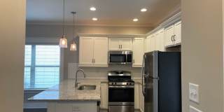 Spacious 3 bedroom home with garage and fenced backyard! Gallery 16
