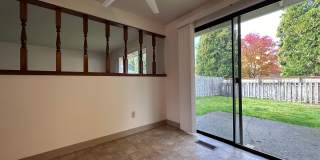 Charming 2 Bedroom Duplex with Spacious Yard in Gresham! Gallery 5