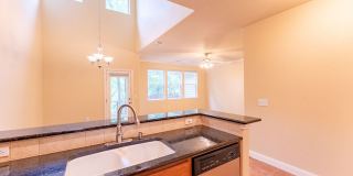 Gorgeous 2 Bedrooms /2.5 Bathrooms + Flex Space Home Near South Austin!!! Gallery 8