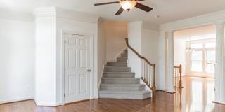 Lovely Townhome Conveniently Located! Gallery 19