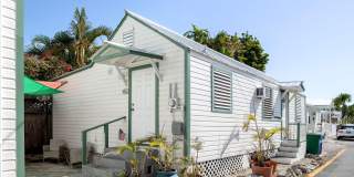 800 Elizabeth Street Gallery 1