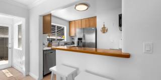 Charming 2 Bed 1 bath "fully furnished monthly rental" in La Jolla Village. Gallery 18