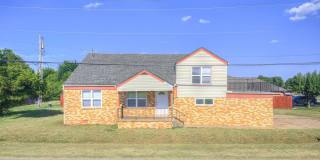 Charming Home + Balcony + Centrally Located in OKC + 3 bedrooms Gallery 1