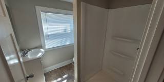 2 Bedroom, 2 Bathroom Home with large garage! Gallery 9