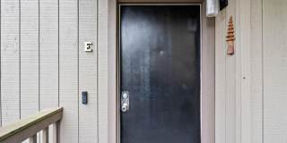 $500 off! Spacious 1-bdrm/1-bath condo in quiet neighborhood. Balcony, 2 parking spaces, fireplace, hot tub, & pool Gallery 7