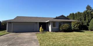 3 Bedroom Home N side of Newberg Gallery 1