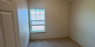 Charming 2-Story Townhome with Vaulted Ceilings Gallery 20