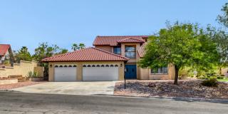 Gorgeous 3 Bedroom, 3 Full Bath with Sparkling Pool! Gallery 1