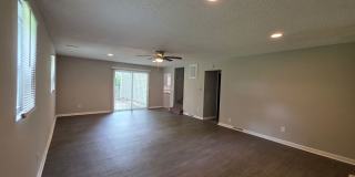 Spacious 4 Bed / 2.5 Bath Home with 2 Living Areas Gallery 8