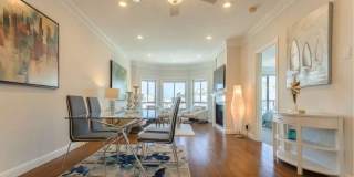 EPIC REA -Russian Hill Top Floor View 2 bed/2 bath condo w/ parking space & storage Gallery 4