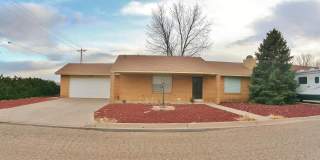Mesa School District.  Xeriscaped Front Yard,   Pet Friendly Gallery 1
