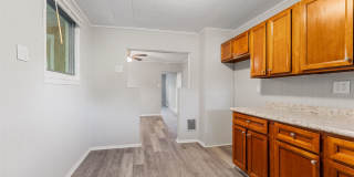 Newly Renovated 2 Bedroom Duplex Available Now! Gallery 1