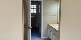 Darling 1 Bed, 1.5 Bath Townhouse with small Fenced Yard! Gallery 19