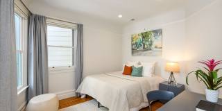 Russian Hill: Remodeled Top Floor Condo w/ Laundry in-unit & Garage Parking Included Gallery 8