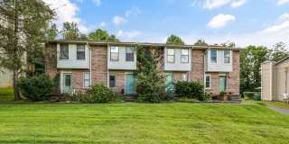 Knoxville 37923 - 2 bedroom, 1.5 bath Apartment - Contact Wafa Sulaiman 865-335-7498 Gallery 1