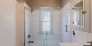 Amazing Highlands location with huge walkability! Gallery 24