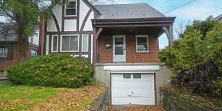 Charming Cape Cod in College Hill Gallery 1