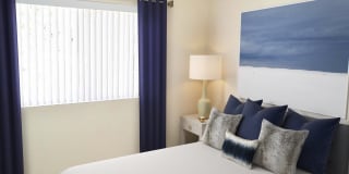 Warner Courtyard Apartments Gallery 7