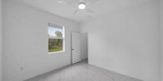 438 Poplar Street Gallery 23
