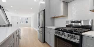 222 HERMITAGE Street Gallery 11