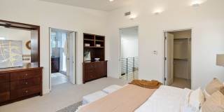 2710 Pine Ave. Gallery 22