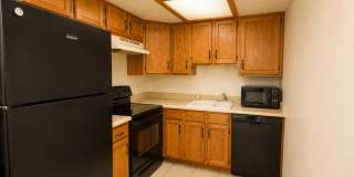 2BR/2BA, vaulted ceilings, pool, parking, W/D included, more! (SC308) Gallery 6