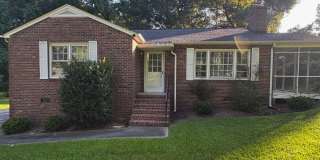 Two bedroom house with large yard in Bel Air Acres!! Gallery 1