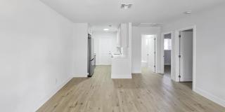 Updated Two Bedroom, One Bath Duplex located Near Downtown Palmetto Gallery 5