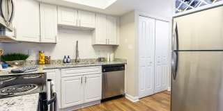 Lake House at Martin's Landing Gallery 3