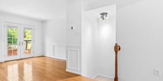 146 WASHINGTON Street Gallery 11
