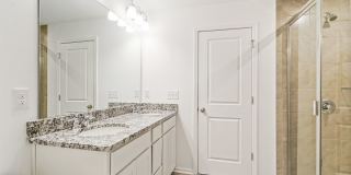 Spring deal : 500$ rewards for a 15 month rental lease - Elegant  3br/2.5 bath Townhome available- well maintained and like New Gallery 26