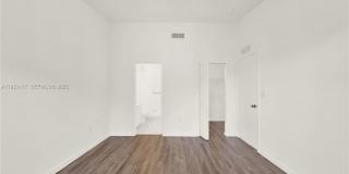 3385 Northeast 10th Street Gallery 8