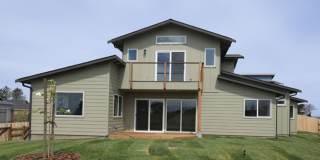 Custom designed spacious 3/2 in Mckinleyville Gallery 1