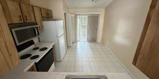 Cozy 2 Bed 2 Bath hlaf Duplex Gallery 4
