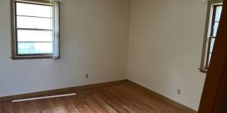 Brick 1 BR 1 BA duplex with hardwood floors in nice residential neighborhood Gallery 3