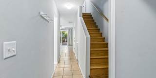 Adorable Beach Townhouse Close to Downtown Gallery 5