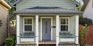Charming Downtown Chico Cottage with Catio, Laundry & Central HVAC Gallery 1