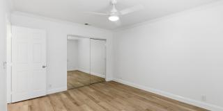 OPEN HOUSE SATURDAY 4/11 - 12PM TO 2PM Sunny and Bright 3 Bedroom End Unit in Yorktown Villas Neighborhood Gallery 24