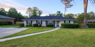 Spacious 4BR/2BA Brick Home with Fireplace, Large Island! Gallery 1