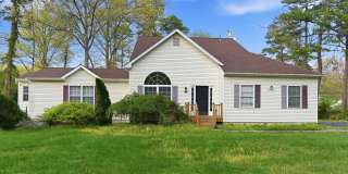 Spacious 3BR Jackson Colonial with Garage Gallery 1