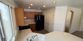 Gorgeous 3Bed/2.5Bath, 2-Story home located in Summerlin Gallery 10