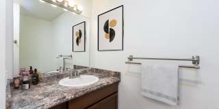 2 Bed, 1 Bath- Bay view apartment near Fairhaven and Boulevard Park Gallery 12